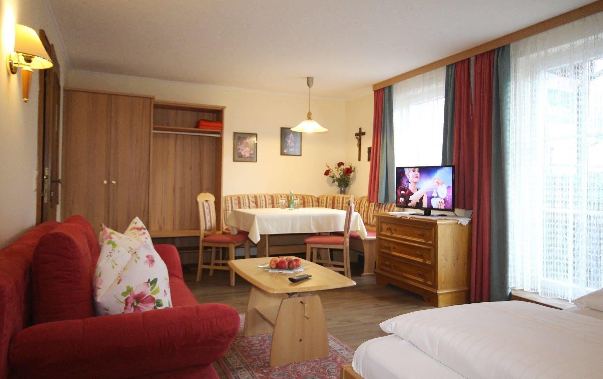 Hotel-Garni Schernthaner Санкт Гильген Экстерьер фото