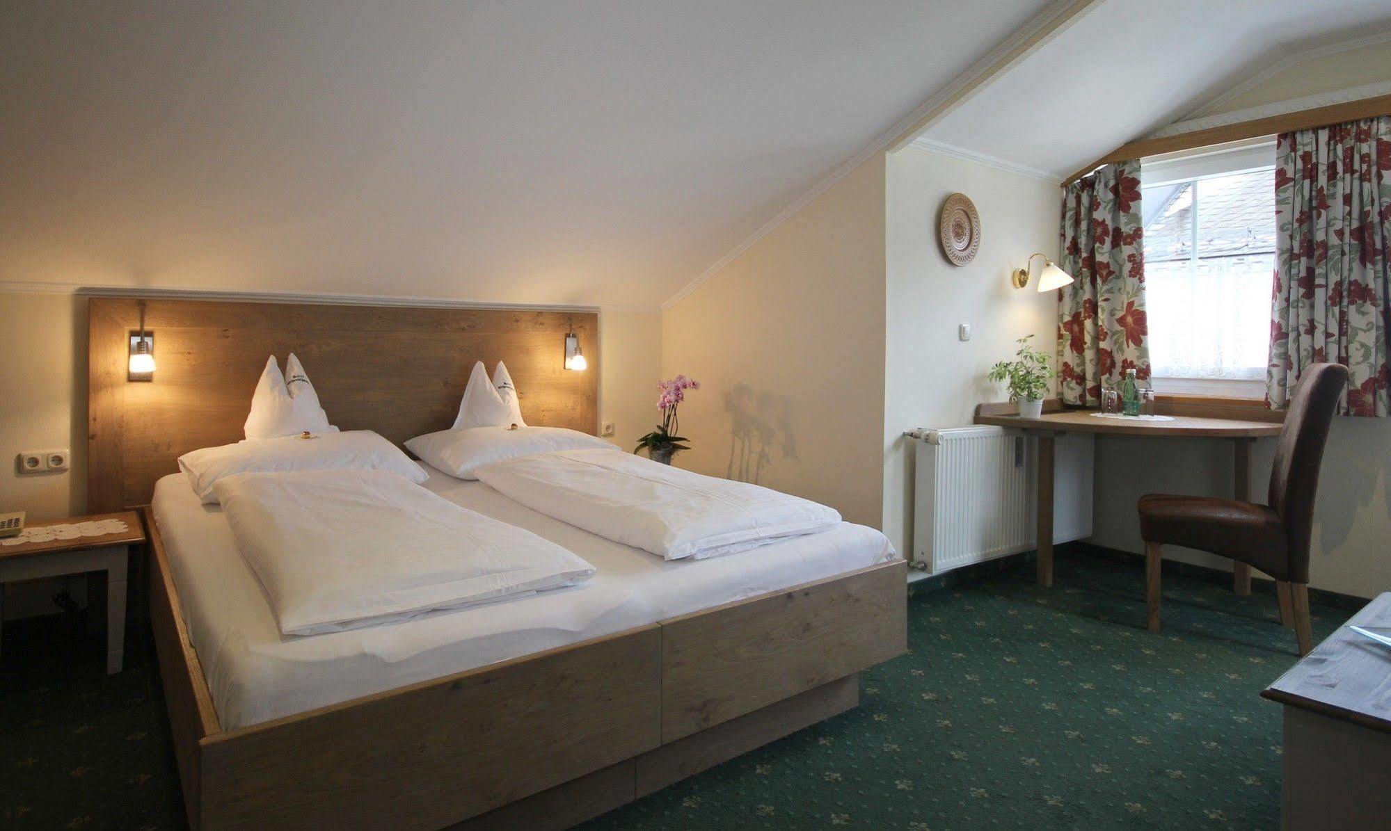 Hotel-Garni Schernthaner Санкт Гильген Экстерьер фото